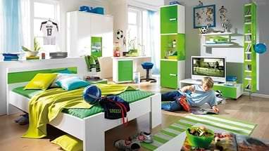 Детская кроватка с встроенным пеленальным столиком и просторными ящиками 