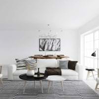 яркий диван в дизайне квартиры фото