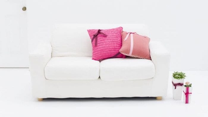 белый диван в стиле прихожей