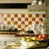 яркий фартук из плитки стандартного формата с изображением в декоре кухни картинка