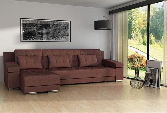 светлый угловой диван в стиле прихожей