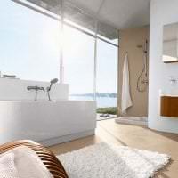 необычный дизайн ванной комнаты с душем в ярких тонах фото
