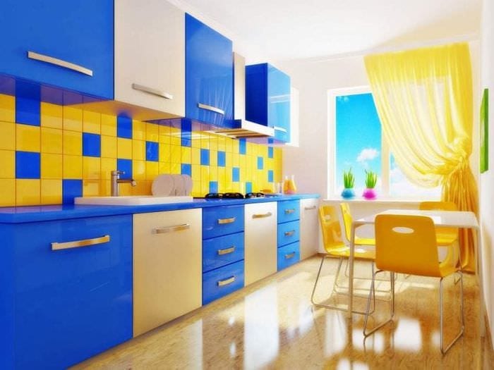 яркая кухня комната дизайн