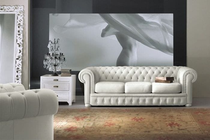 белый диван в стиле квартиры