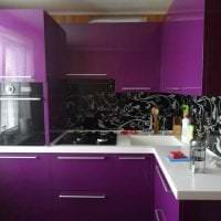 необычный стиль кухни в фиолетовом оттенке фото