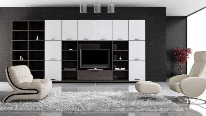 яркая белая мебель в дизайне прихожей