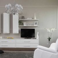 светлая белая мебель в интерьере спальни фото