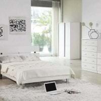 яркая белая мебель в интерьере спальни фото