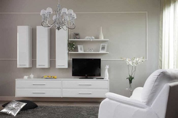 светлая белая мебель в стиле квартиры