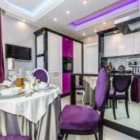 современный интерьер кухни в фиолетовом цвете фото
