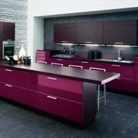 необычный стиль кухни в фиолетовом цвете картинка