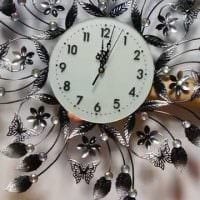 идея красивого декорирования настенных часов своими руками фото