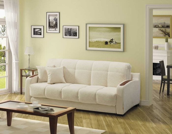 идея необычного декора квартиры с диваном