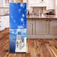 идея красивого декорирования холодильника на кухне фото