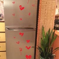 идея оригинального украшения холодильника фото
