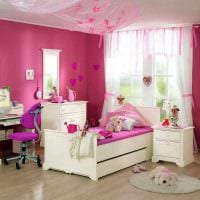 идея светлого декора детской комнаты для девочки картинка
