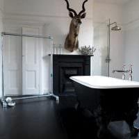 вариант необычного интерьера ванной в черно-белых тонах фото