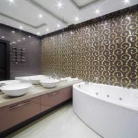 вариант яркого интерьера ванной комнаты с угловой ванной картинка
