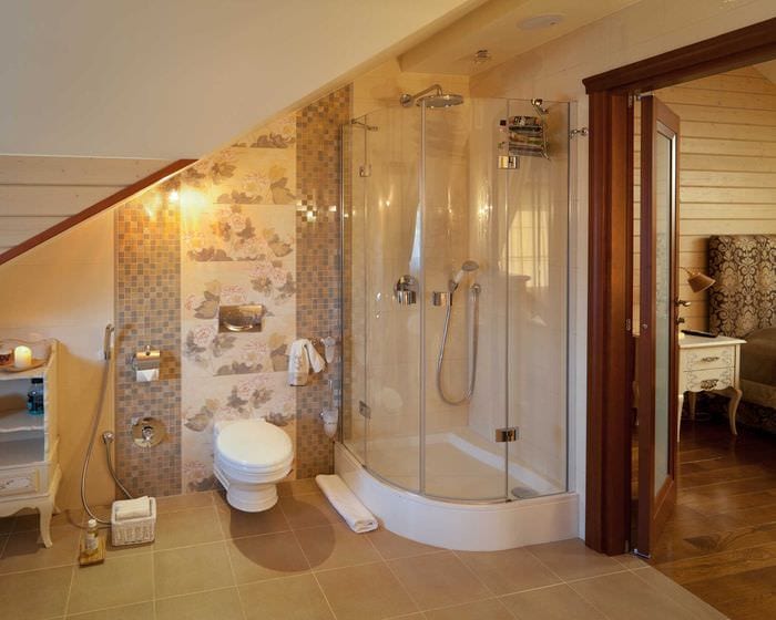 идея необычного дизайна ванной в деревянном доме