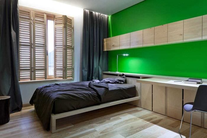 вариант применения зеленого цвета в светлом дизайне квартиры