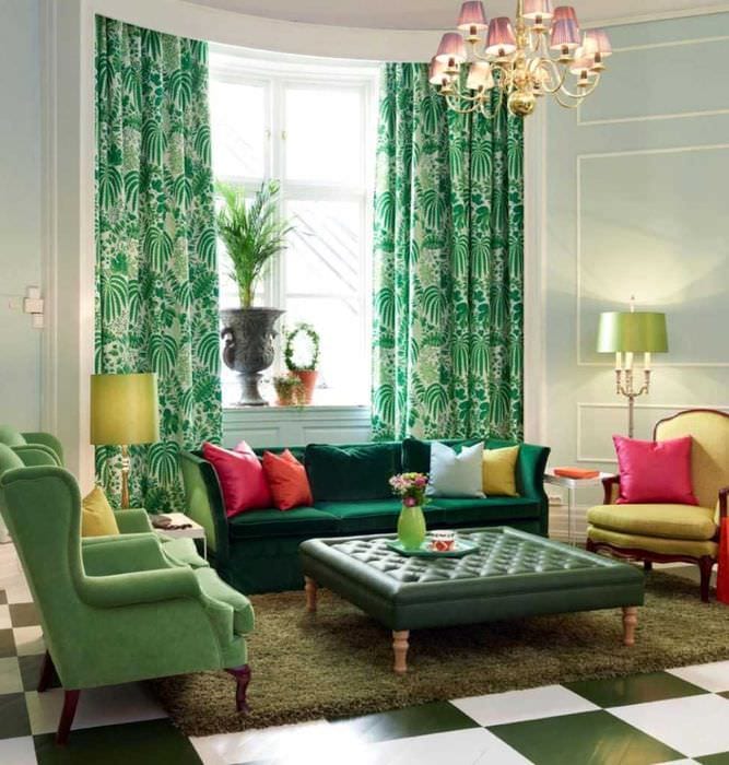 пример использования зеленого цвета в светлом интерьере комнаты
