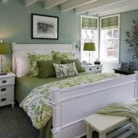пример применения зеленого цвета в необычном декоре комнаты фото