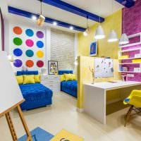 вариант яркого дизайна детской комнаты для двоих детей фото