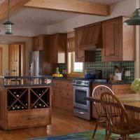 вариант яркого стиля кухни в деревянном доме картинка