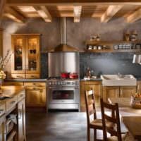 пример необычного дизайна кухни в деревенском стиле картинка