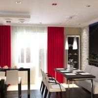 дизайн кухни с окном и красными шторами
