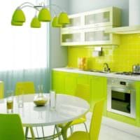 дизайн кухни с окном салатовый интерьер