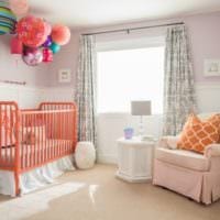 детская комната для новорожденного оранжевая кровать