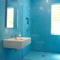 плитка для ванной комнаты голубая