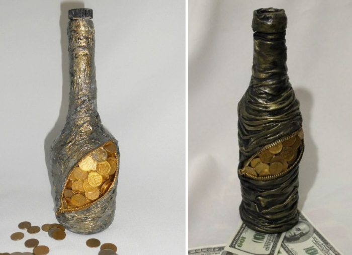 Декор бутылки алкоголя монетами в пиратском стиле