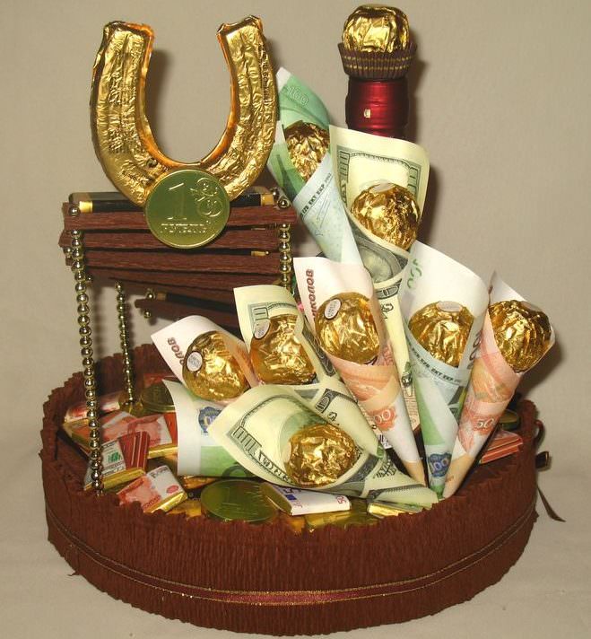 Подарочный букет с коньяком и конфетами для мужчины