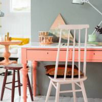 вариант сочетания яркого персикового цвета в дизайне квартиры фото