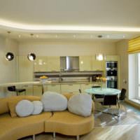 пример светлого стиля потолка на кухне фото