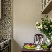 Кафель и покраска в дизайне кухонных стен