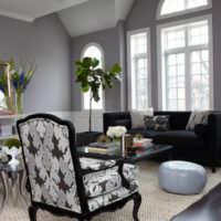 Классические стулья в дизайне современной гостиной