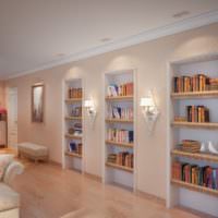 Домашняя библиотека в нишах на стене гостиной