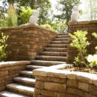 Лестница из камня в дизайне садового участка