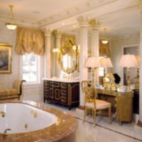 Оттенки золотого цвета в интерьере ванной комнаты