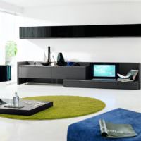 Темная мебель в гостиной стиля минимализма