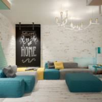 Мягкая мебель цвета ментола в гостиной современной квартиры