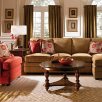Сочетание коричневого дивана с красным креслом