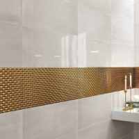 Золотистая мозаика в современной ванной