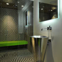Геометрический орнамент из мозаики в ванной комнате