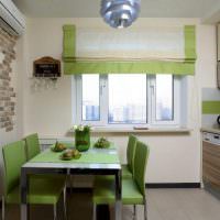 Зеленая обеденная зона в небольшой кухне