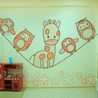 Декор стены в детской комнате своими руками