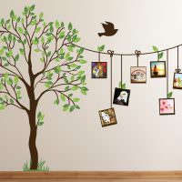 Стена в детской комнате с нарисованным деревом